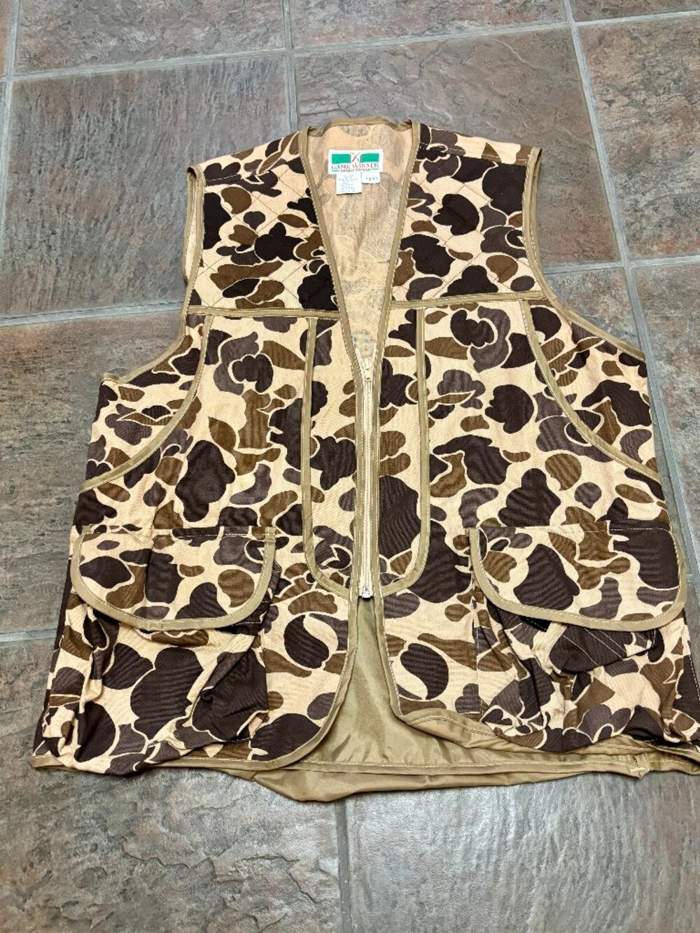 ~~Vintage Game Winner Sportswear Duck Camo Hunting Vest M Game Fowl Pouch..